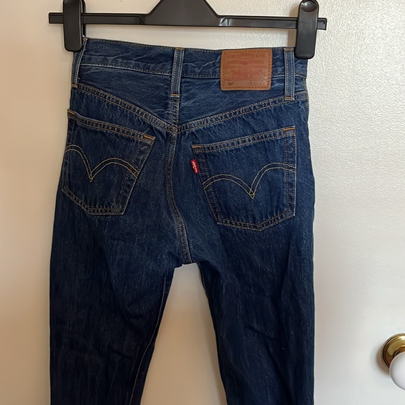 Levi’s 501 blue jeans size 23 length 30
Buttonfly
Straight leg - Picture 4 of 4